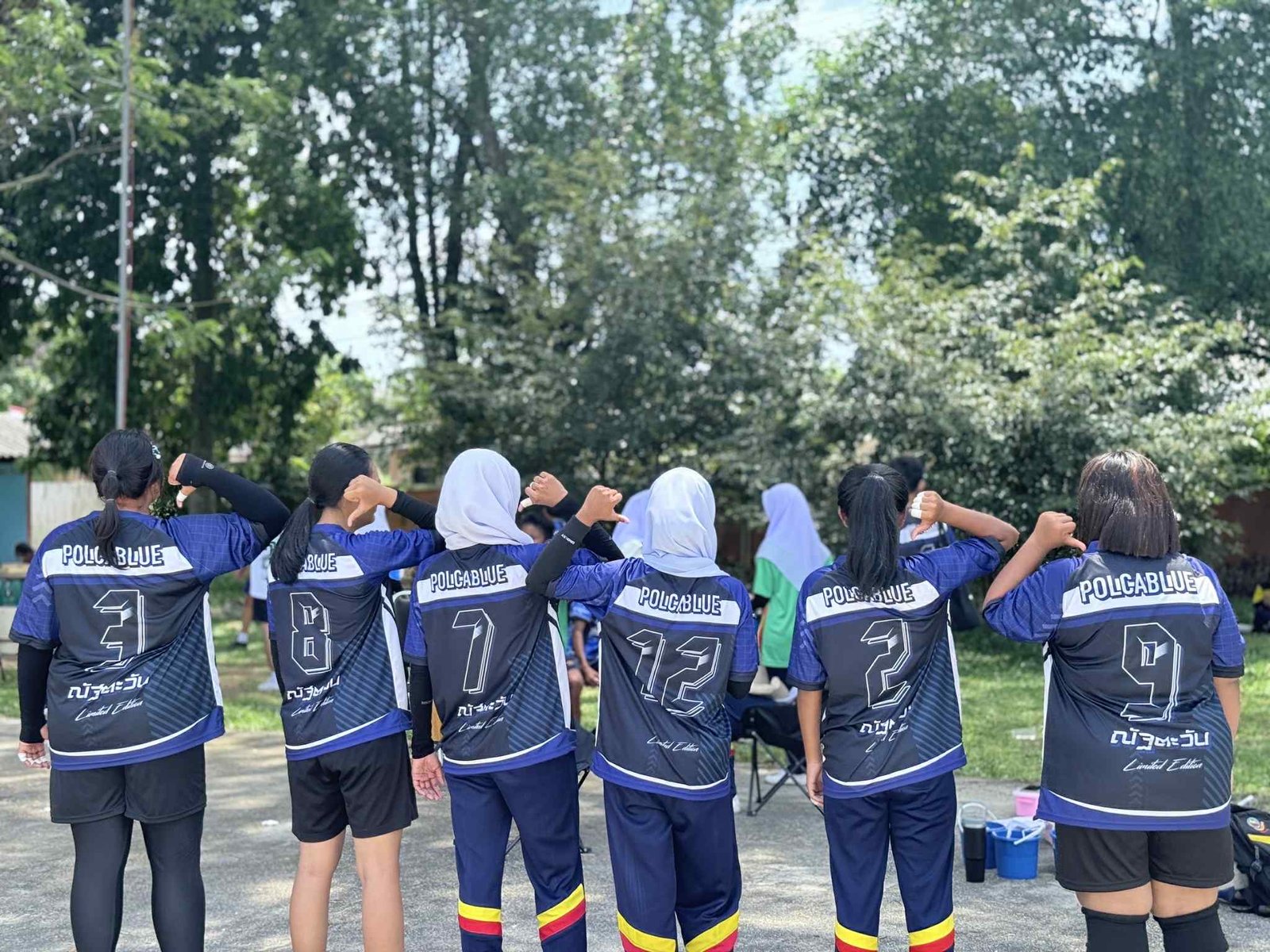 ทีมน้ำเงินล้วน